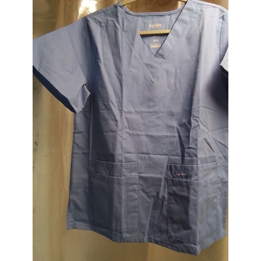 Landau Scrub Top, Ceil Blue, Size Medium, Classic Fit, New withou tags.‎